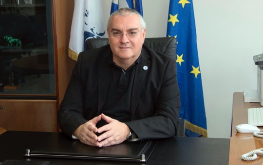 ο πρύτανης στο γραφείο του